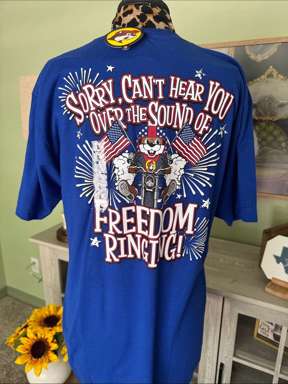 Buc-ees Patriotic Tee (2025) Size L NWT - Picture 2 of 6